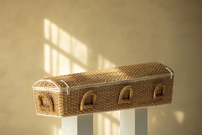 Gevlochten uitvaartmand Abaca